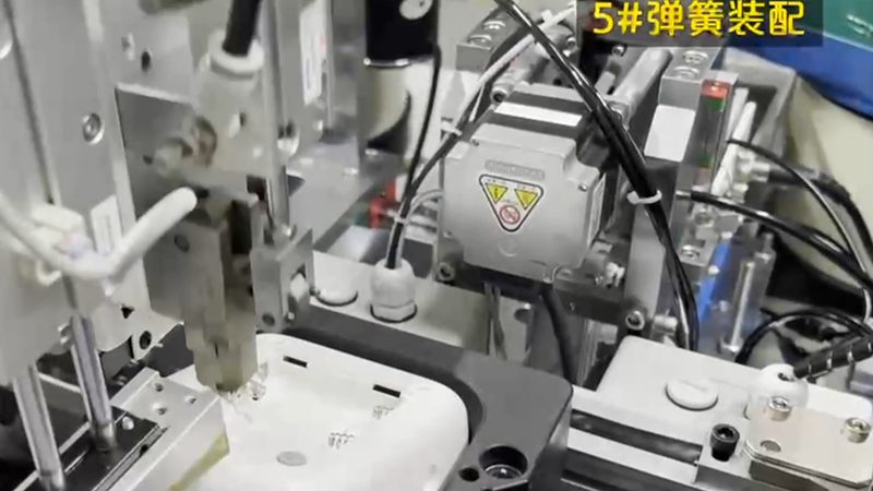 汽车喷涂机器人：如何选择合适的自动化解决方案**